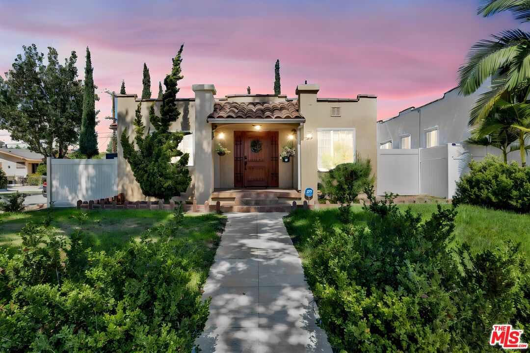 529 W Wilson Ave