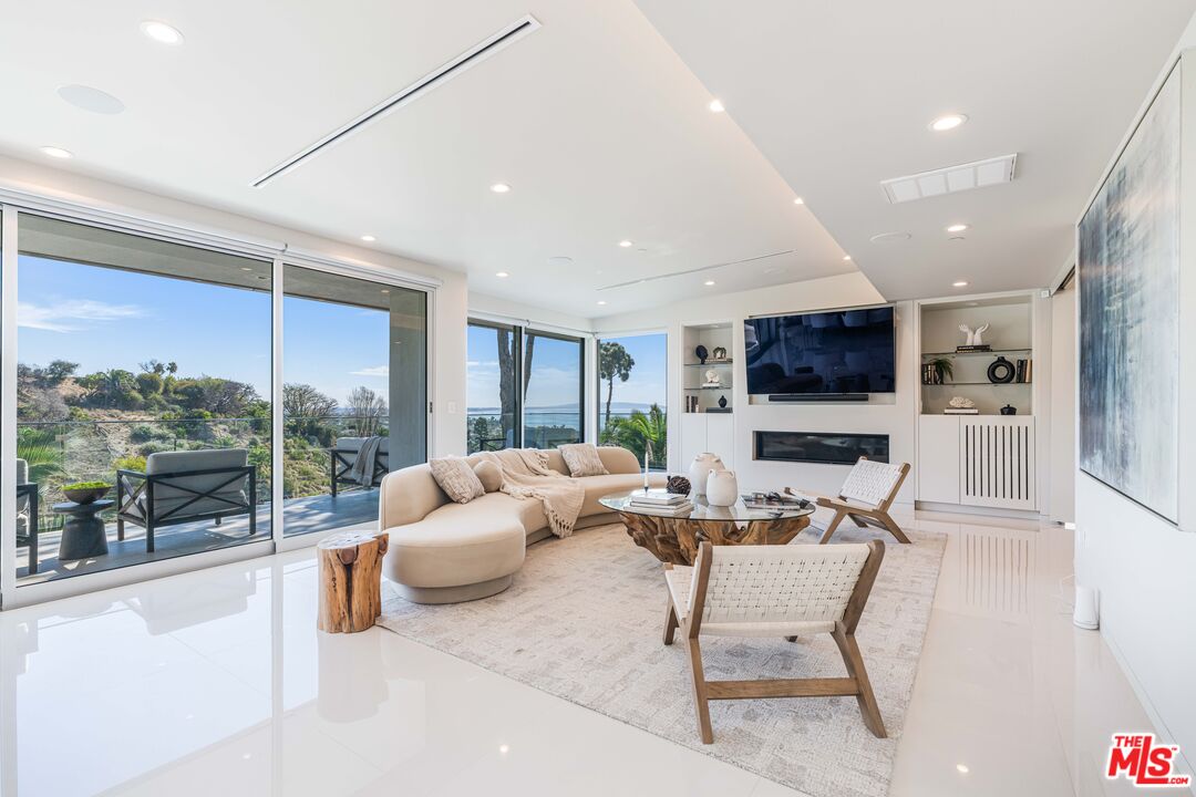 822 El Oro Ln