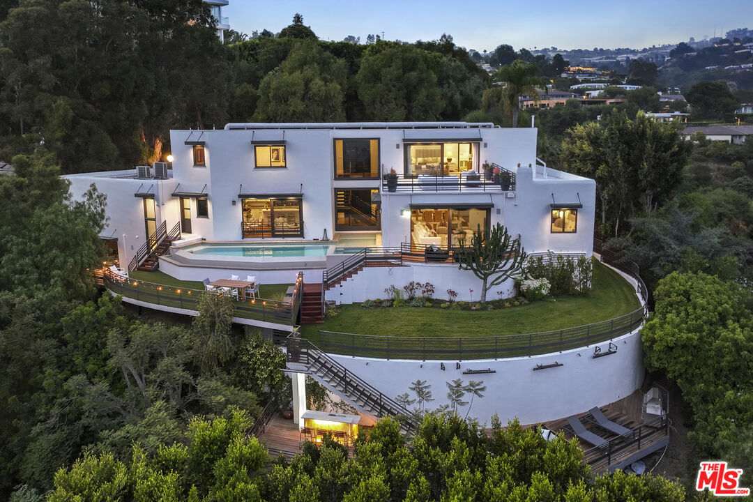 9330 Beverly Crest Dr