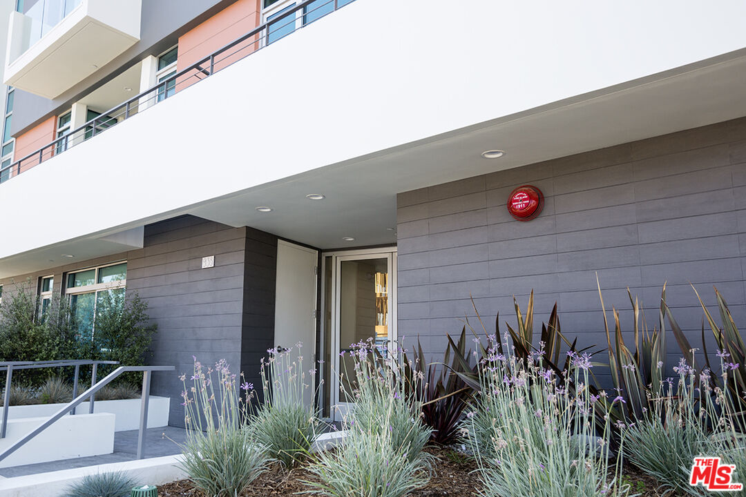 938 S ORANGE GROVE AVE Unit: 202