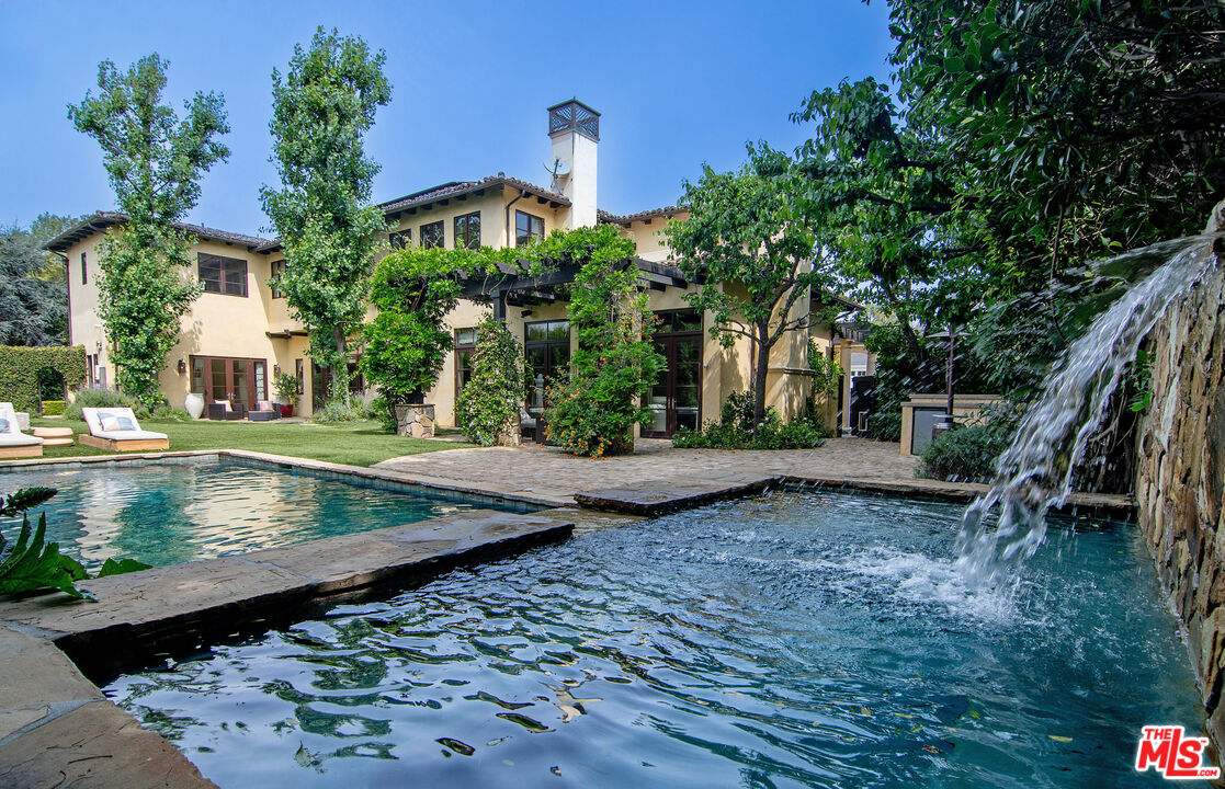 1221 Minorca Dr
