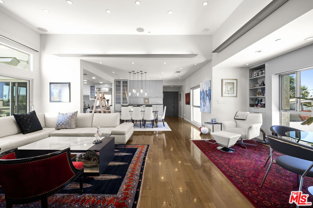 907 Lincoln Blvd Unit: PH 302
