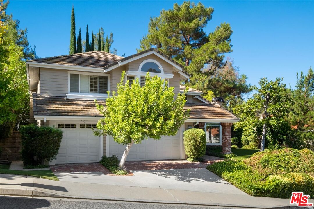 22322 Cairnloch St