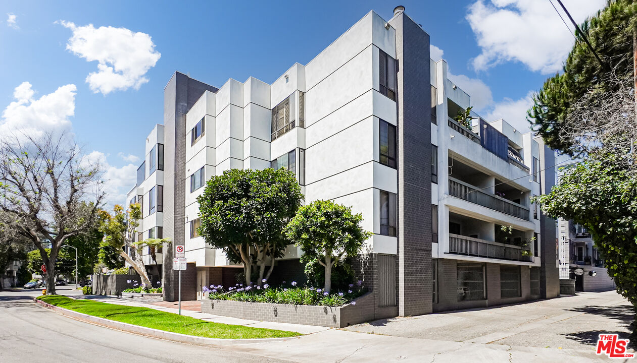 1220 Roxbury Dr Unit: 302