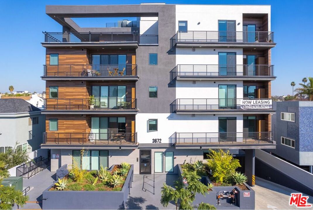 3672 Jasmine Ave Unit: 304