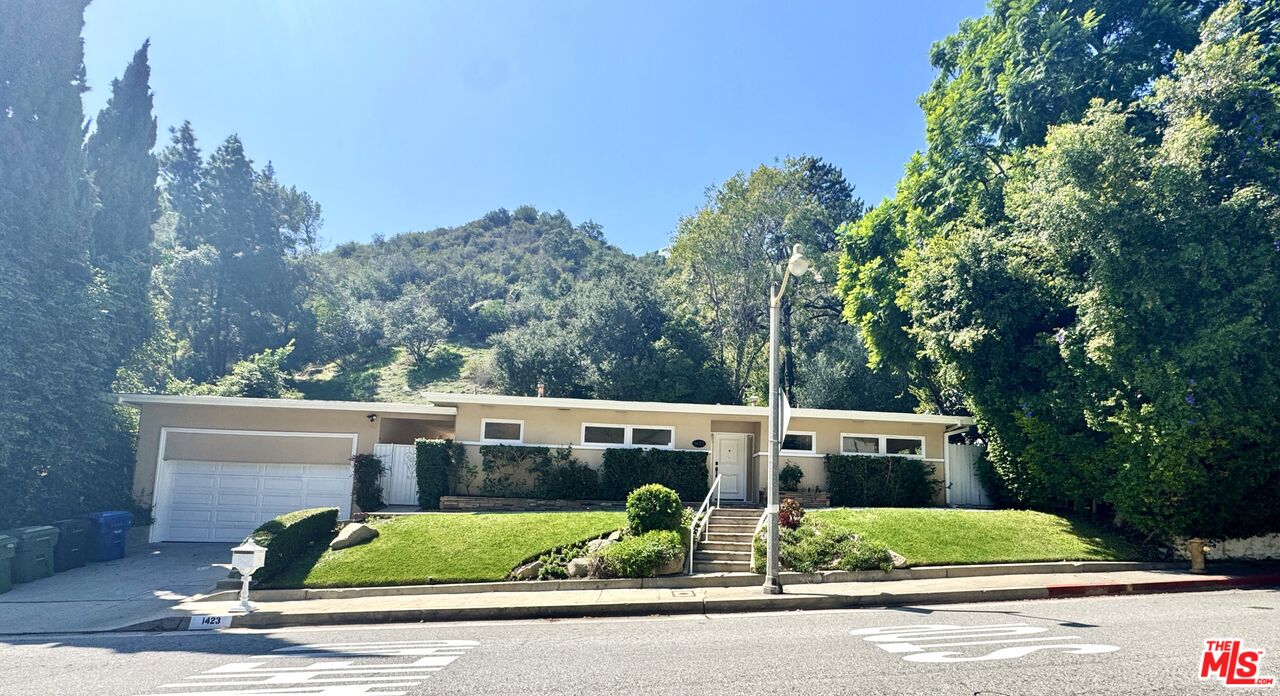 1423 Roscomare Rd