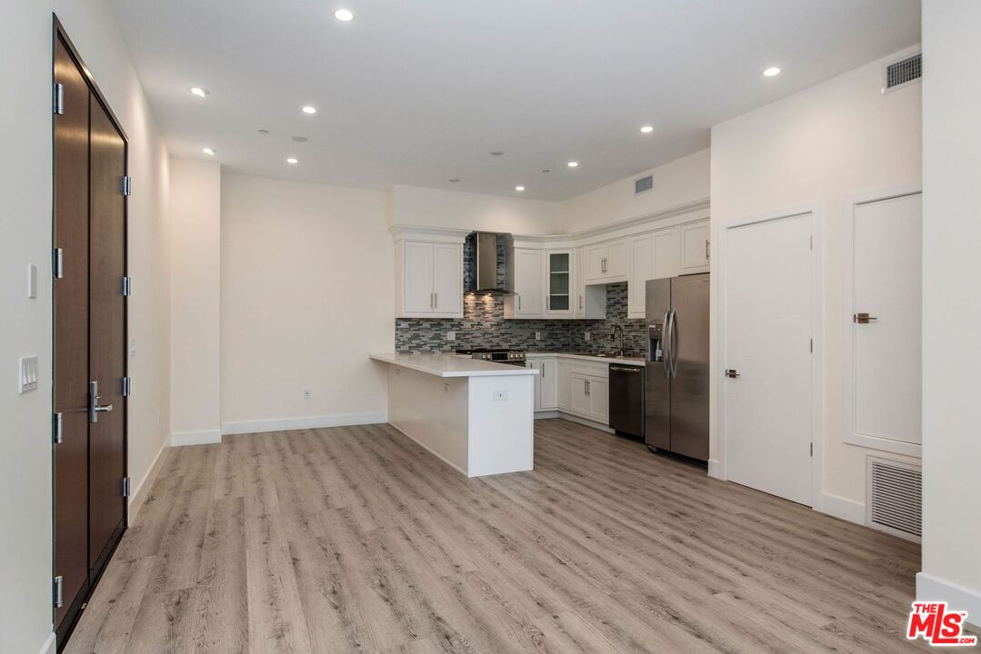 1237 S Holt Ave Unit: 305