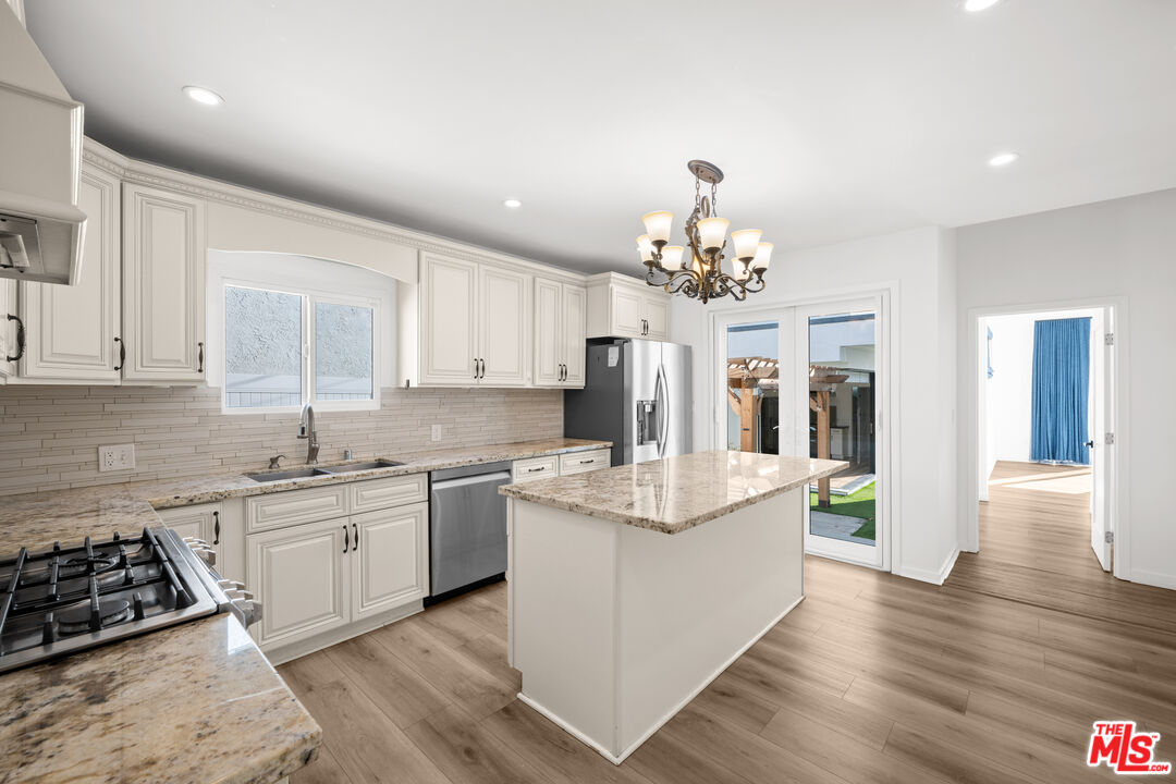 426 S La Peer Dr