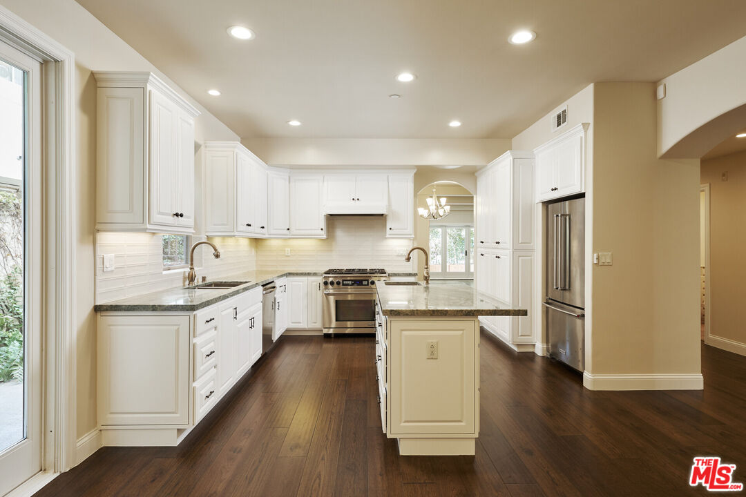 320 S SWALL DR Unit: 1