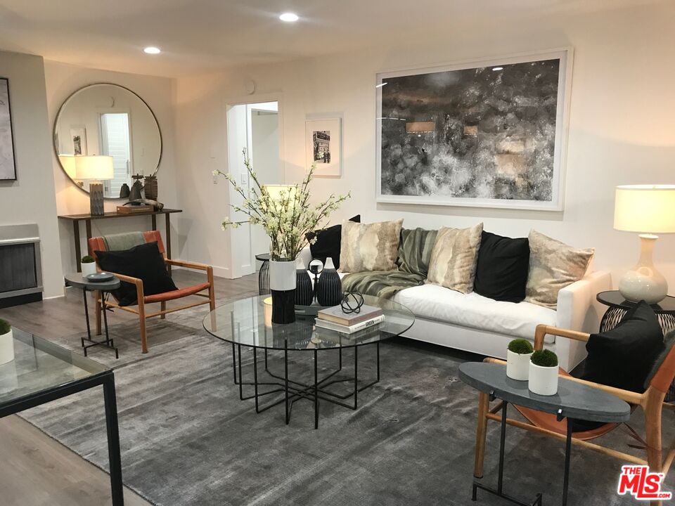 1865 GREENFIELD AVE Unit: 102