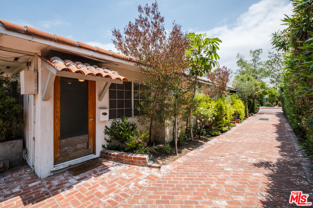 1405 OCEAN PARK BLVD