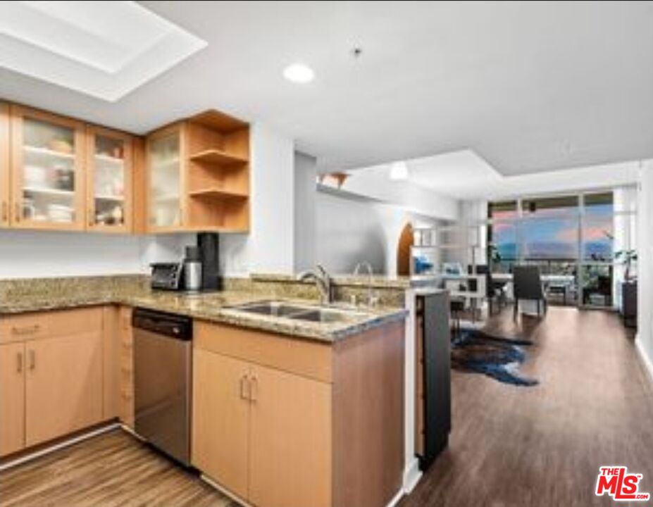 13700 Marina Pointe Dr Unit: 1210
