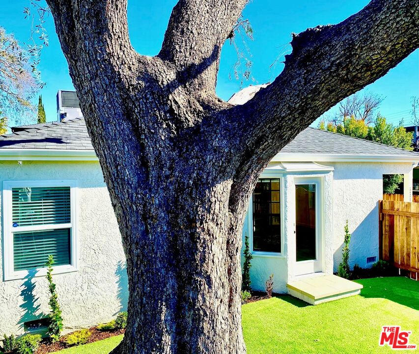 5222 Whitsett Ave Unit: 2
