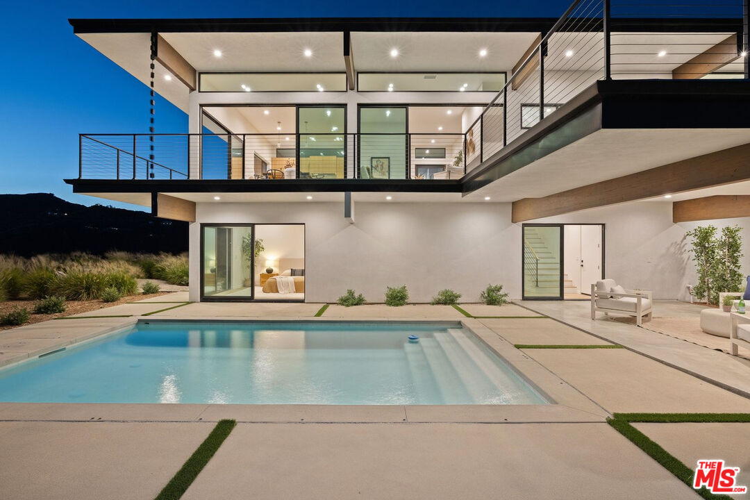 2165 E Little Las Flores Rd