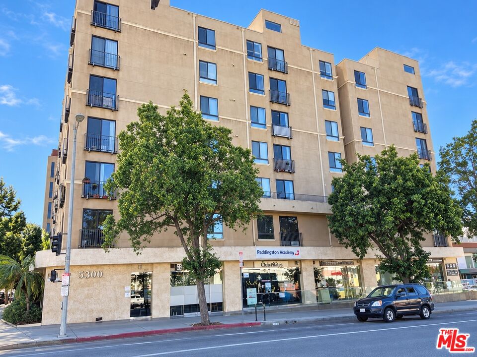 625 S Berendo St Unit: 201