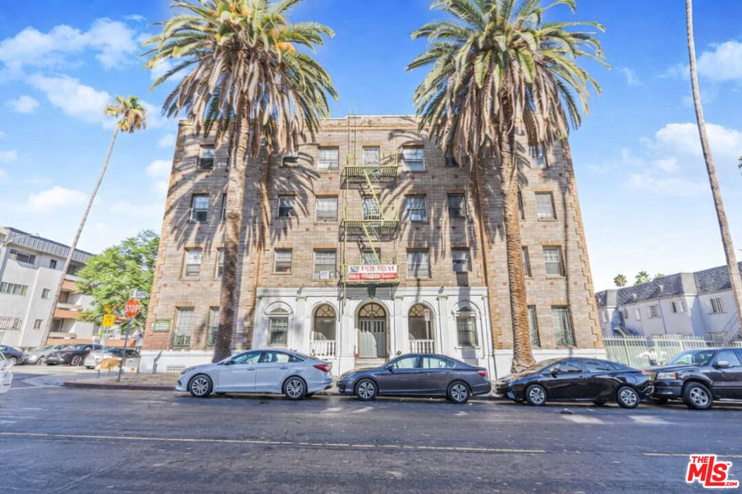 400 S Kenmore Ave Unit: 200