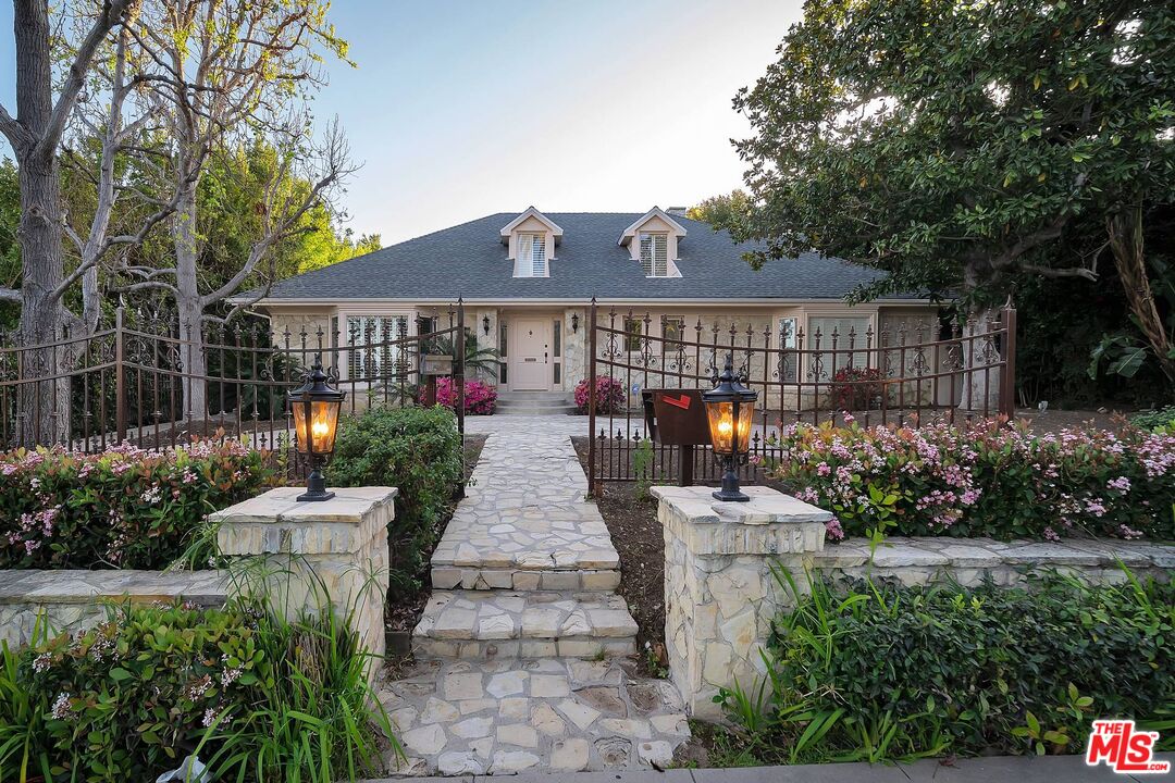 713 FOOTHILL RD