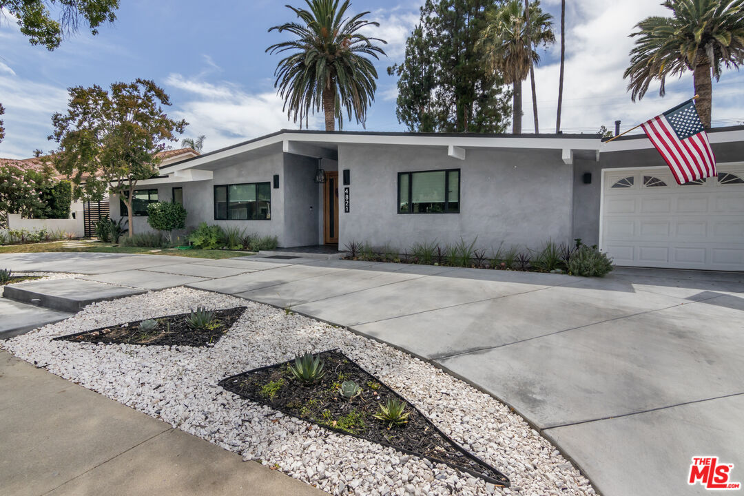 4821 Heaven Ave