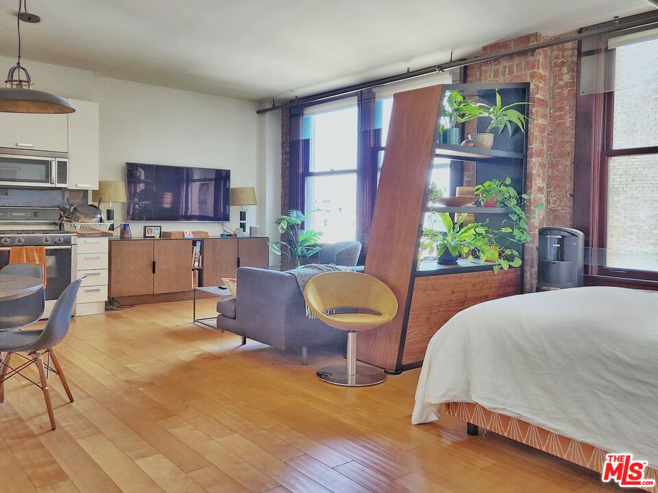 460 S Spring St Unit: 908