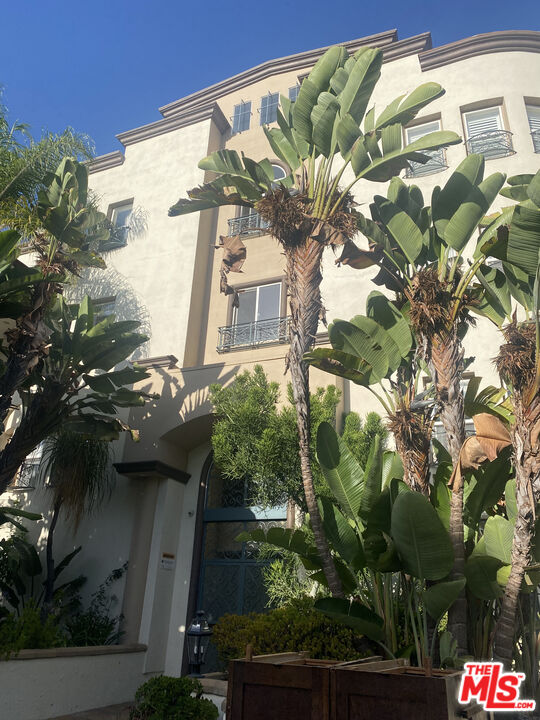 1862 S Bentley Ave Unit: 101