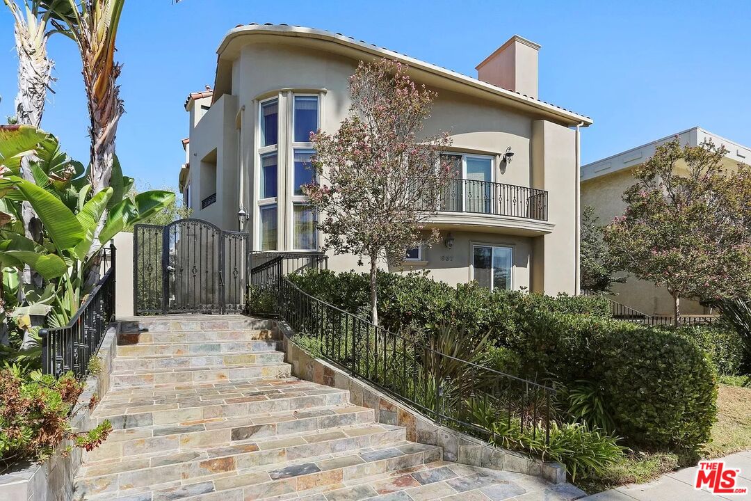 837 18th St Unit: 5