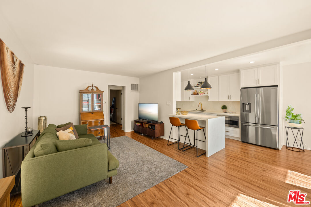 2621 Centinela Ave Unit: 17