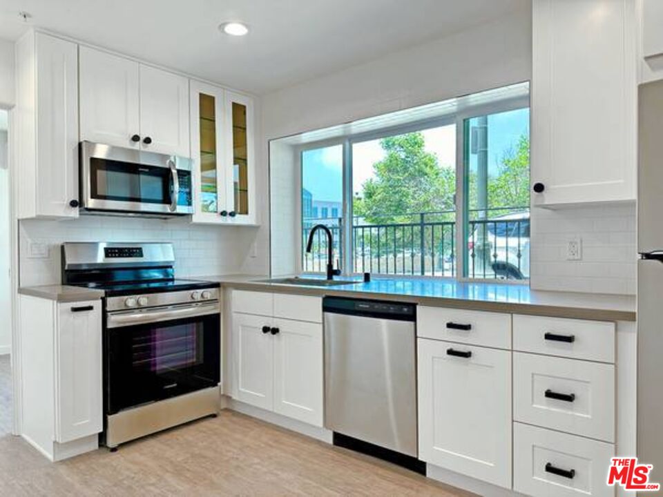 10560 SANTA MONICA Unit: 100