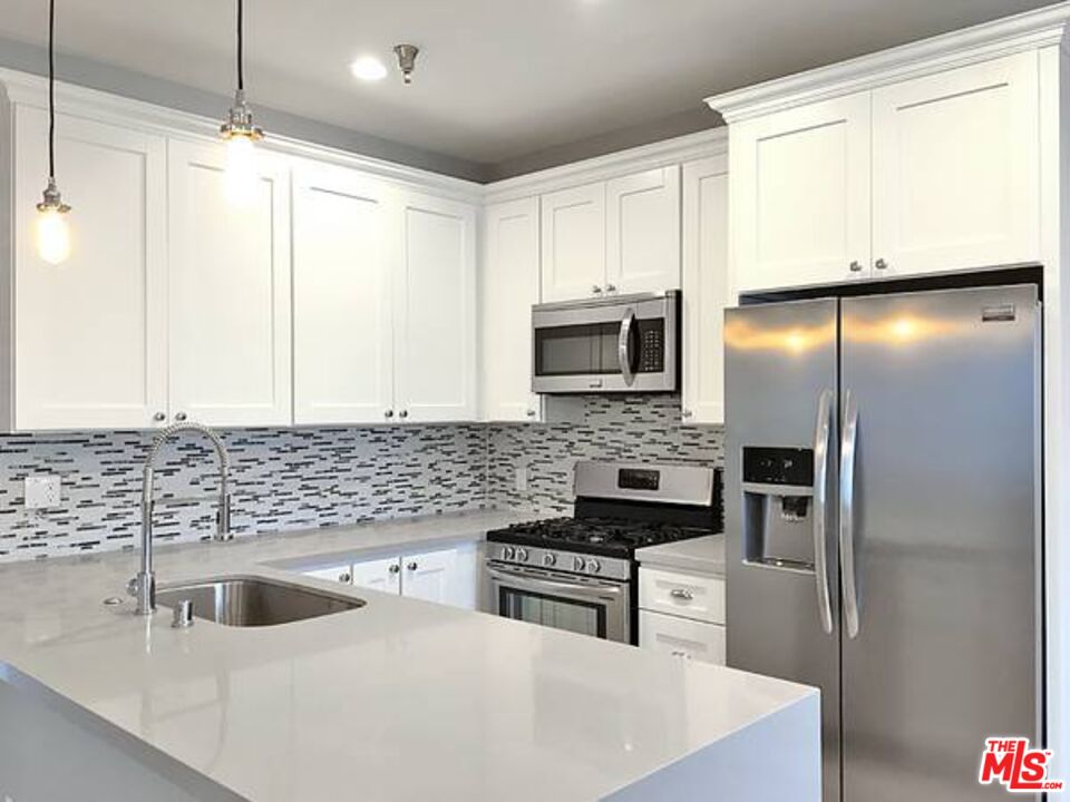 10560 SANTA MONICA Unit: 203