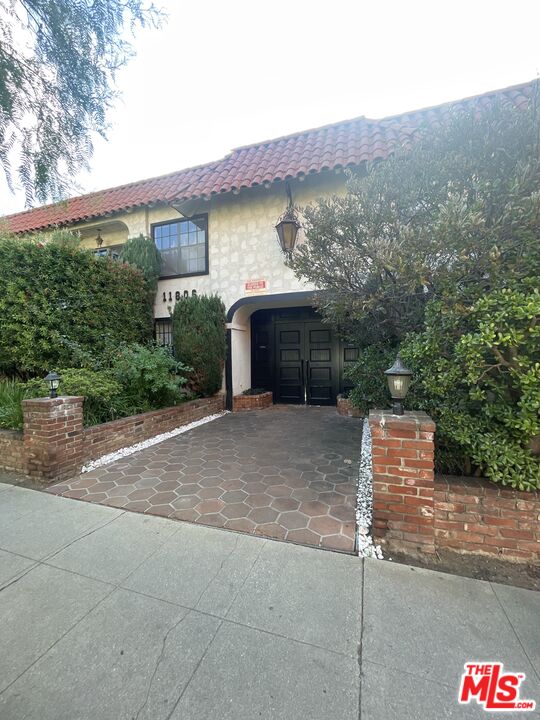 11806 Gorham Ave Unit: 18