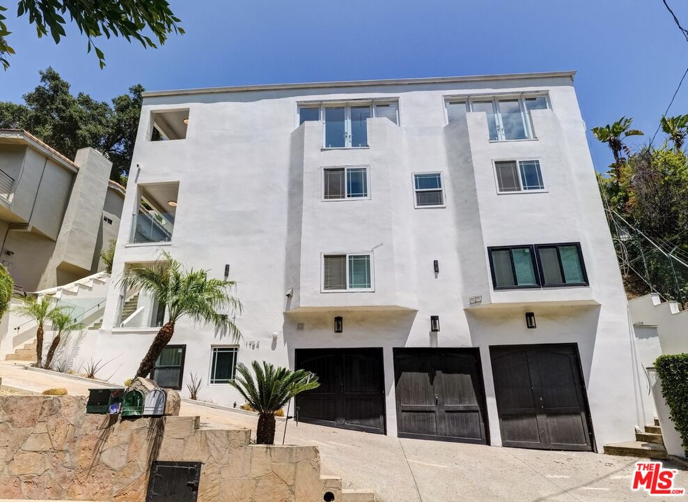 1754 Franklin Canyon Dr