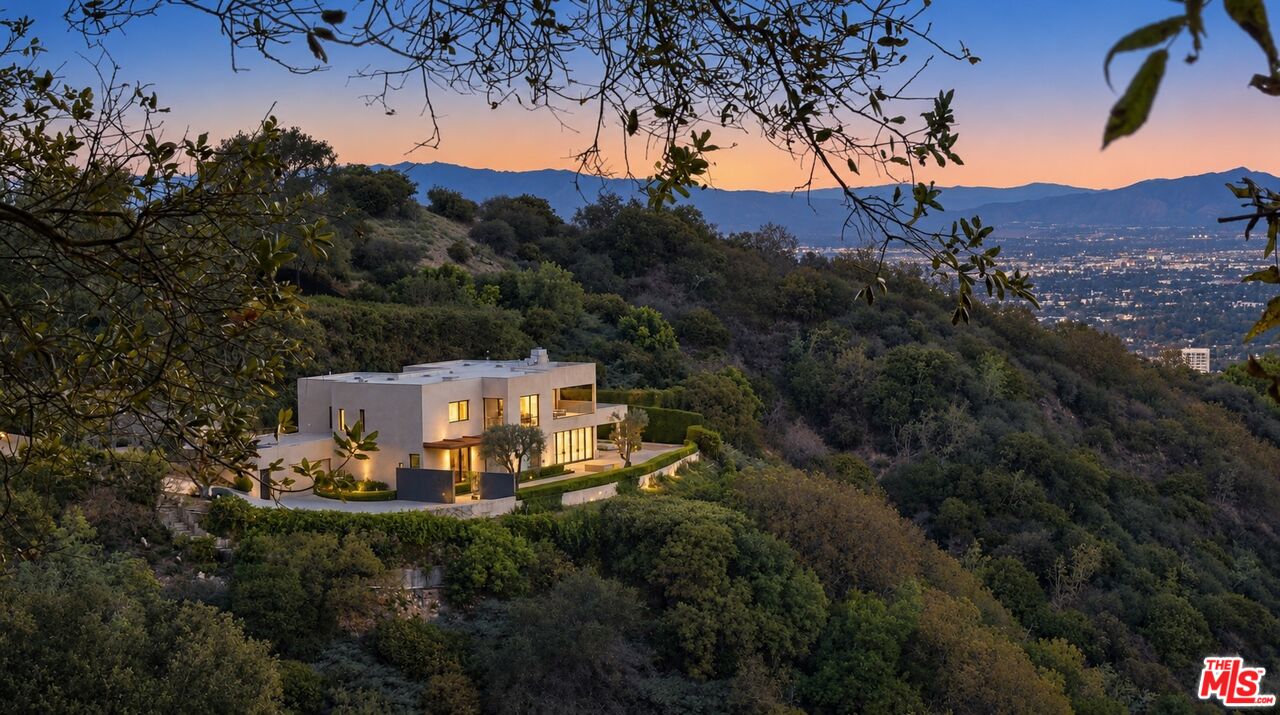 13449 Mulholland Dr
