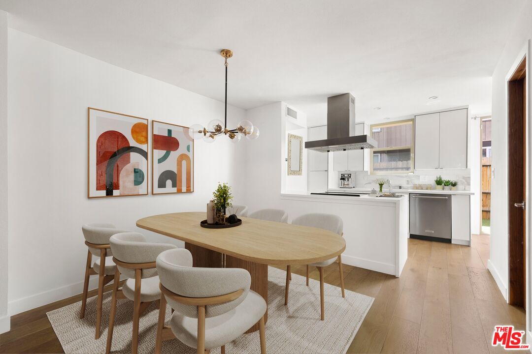 2019 S Bentley Ave Unit: 10