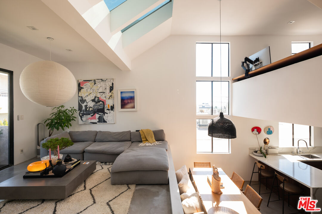 1814 Thayer Ave Unit: 5