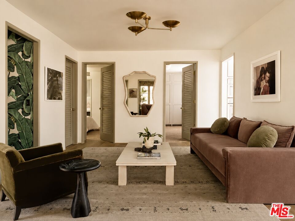 2633 Mandeville Canyon Rd