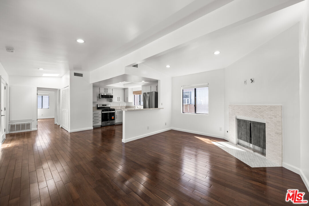 3010 COLORADO AVE Unit: 4